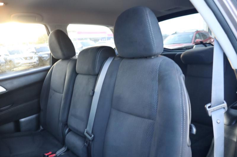 Nissan Pathfinder SV 4WD 2015