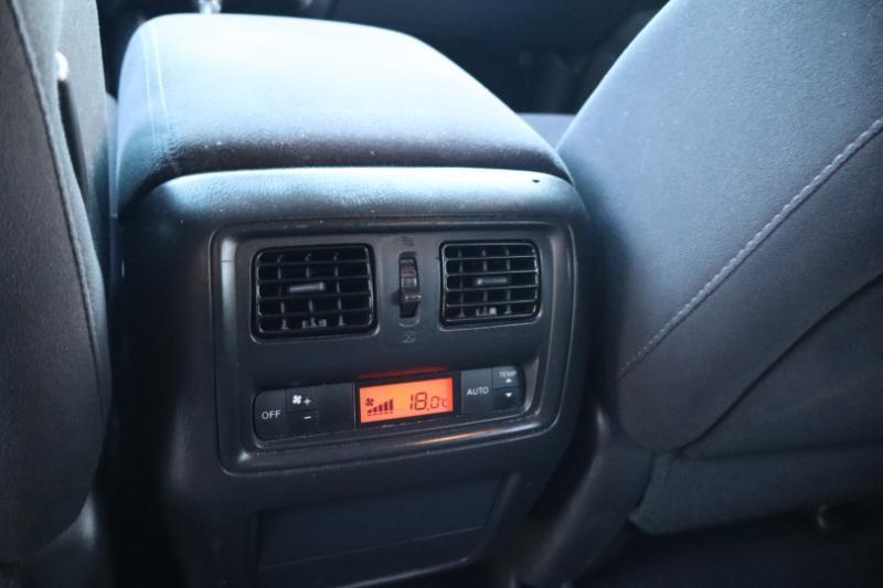 Nissan Pathfinder SV 4WD 2015