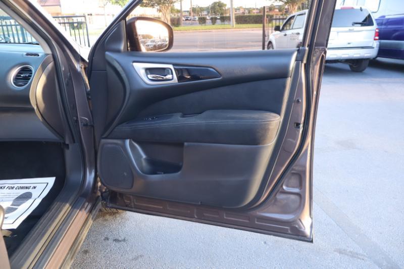 Nissan Pathfinder SV 4WD 2015