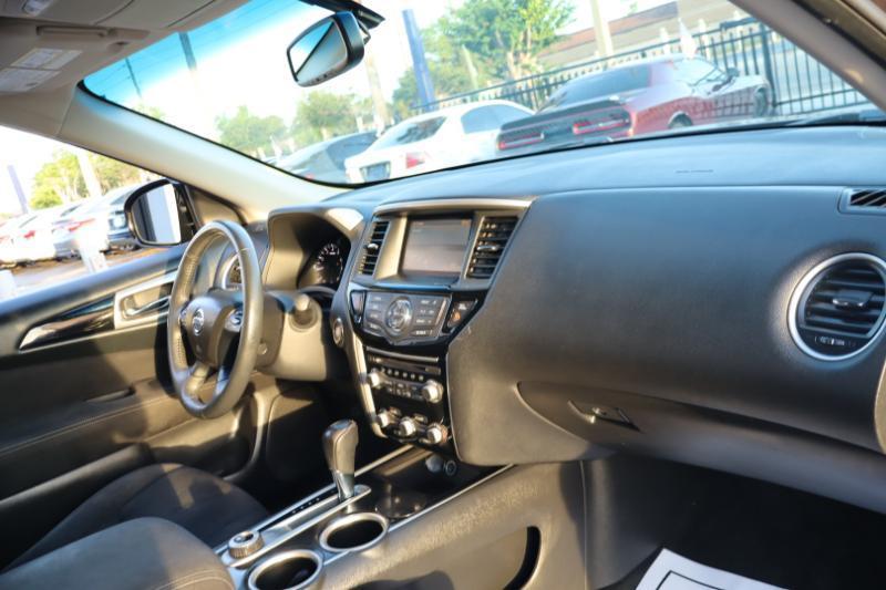 Nissan Pathfinder SV 4WD 2015