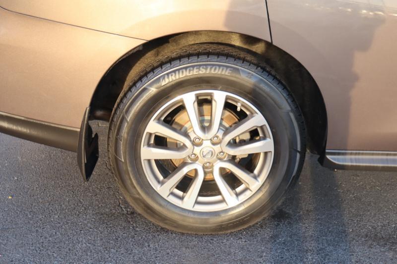 Nissan Pathfinder SV 4WD 2015