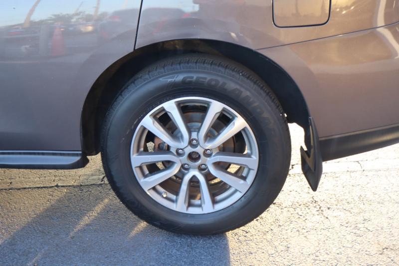 Nissan Pathfinder SV 4WD 2015