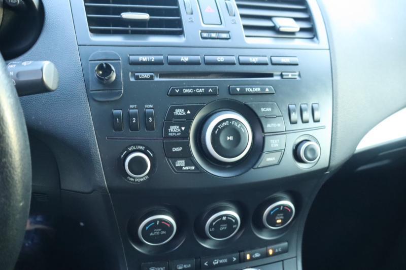 Mazda MAZDA3 s Touring 5-Door 2012