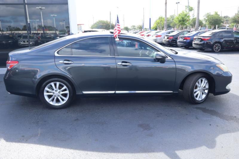 Lexus ES 350 Sedan 2011