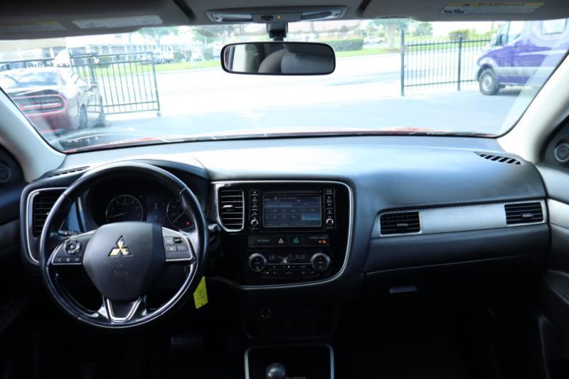 Mitsubishi Outlander ES 2WD 2017