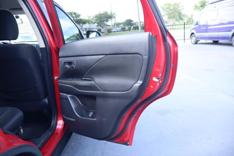 Mitsubishi Outlander ES 2WD 2017