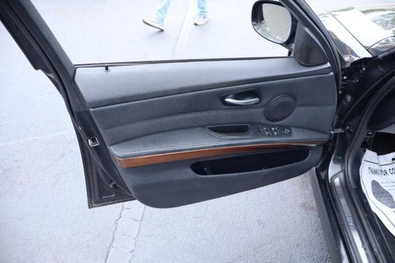 BMW 3-Series 335i 2009