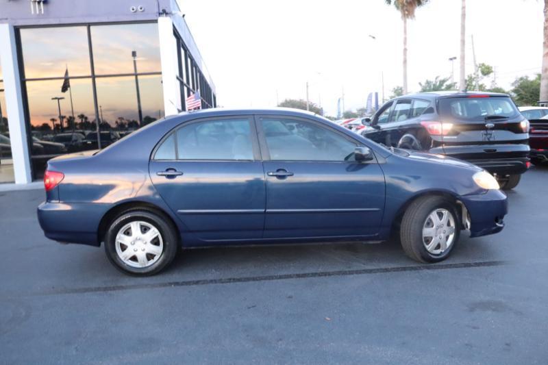 Toyota Corolla CE 2005