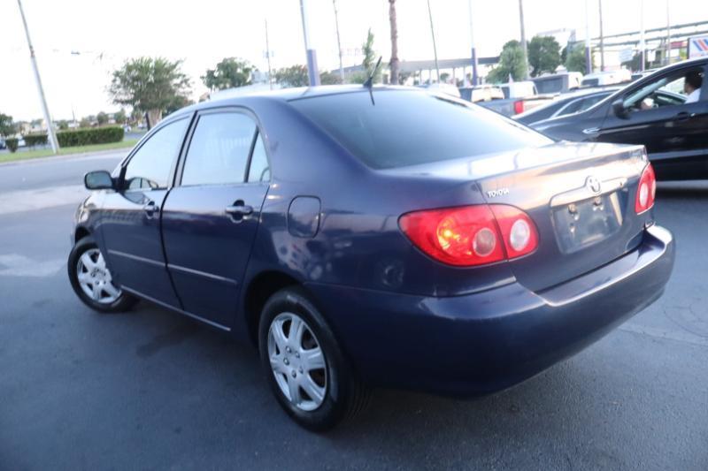 Toyota Corolla CE 2005