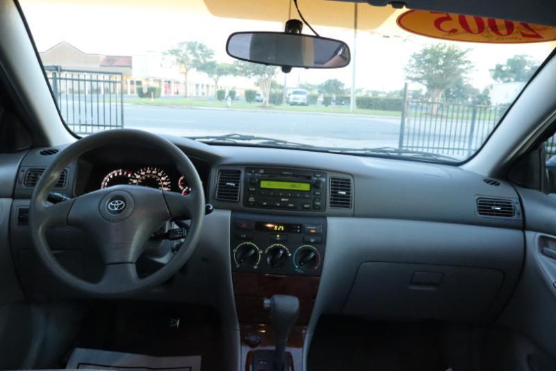 Toyota Corolla CE 2005