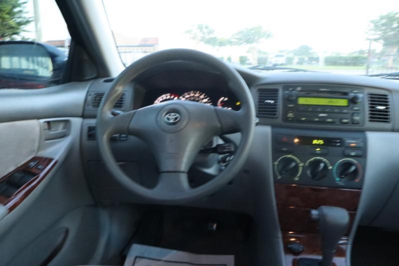 Toyota Corolla CE 2005