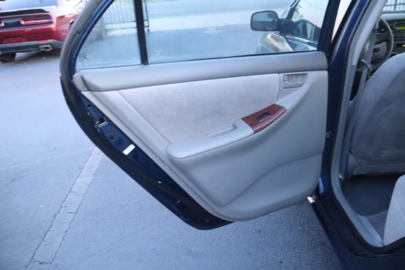 Toyota Corolla CE 2005