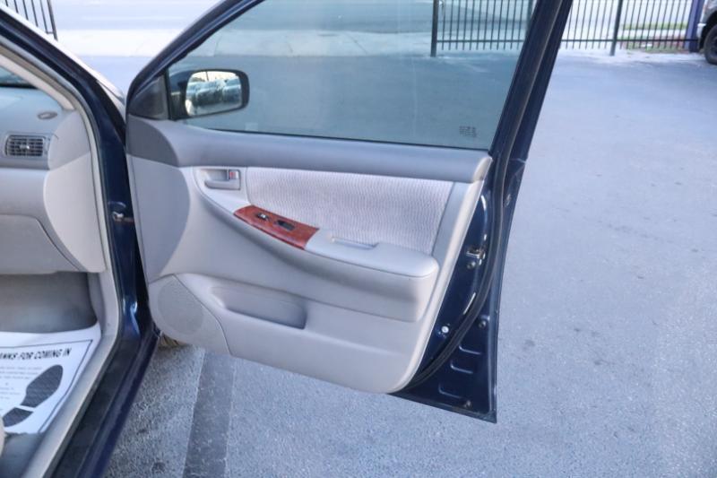 Toyota Corolla CE 2005