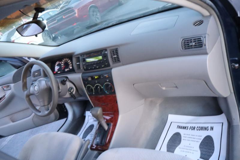 Toyota Corolla CE 2005