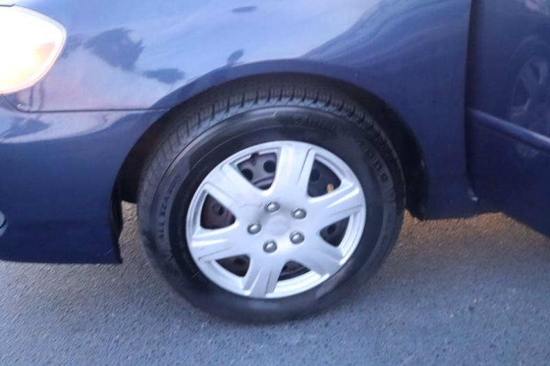 Toyota Corolla CE 2005