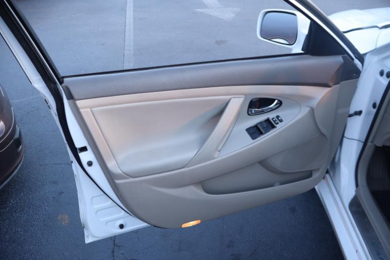 Toyota Camry Hybrid Sedan 2009