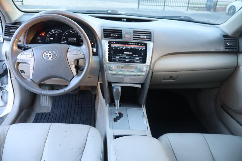 Toyota Camry Hybrid Sedan 2009