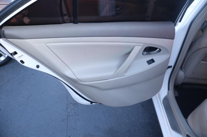 Toyota Camry Hybrid Sedan 2009