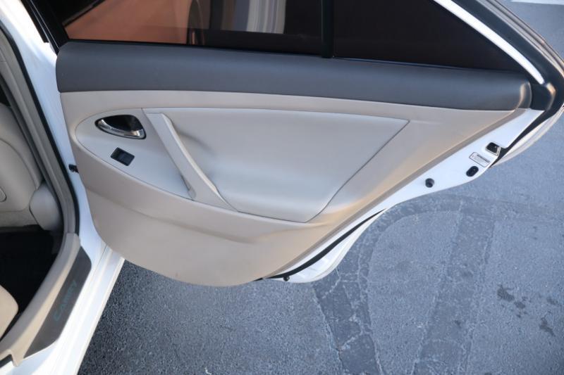 Toyota Camry Hybrid Sedan 2009