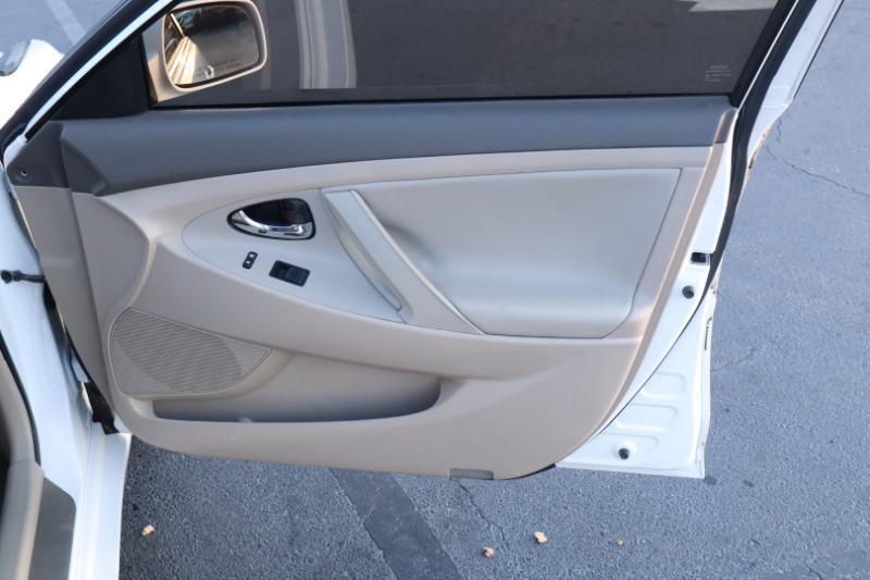 Toyota Camry Hybrid Sedan 2009