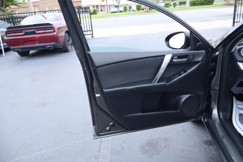 Mazda MAZDA3 s Sport 4-Door 2011