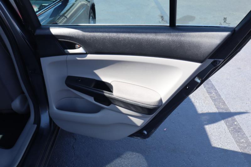 Honda Accord LX-P Sedan AT 2011