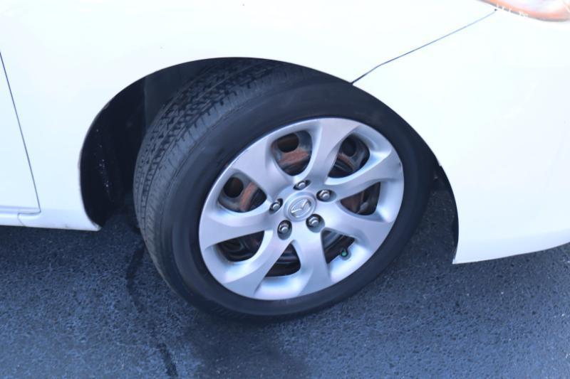 Mazda MAZDA3 i Sport 4-Door 2012