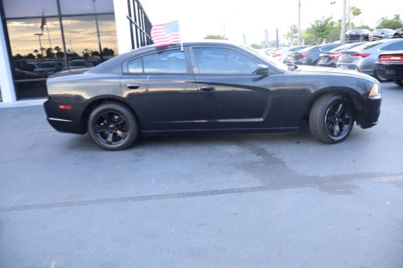 Dodge Charger SE 2011