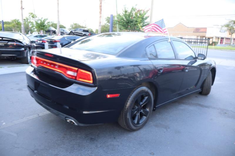 Dodge Charger SE 2011