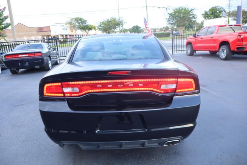 Dodge Charger SE 2011