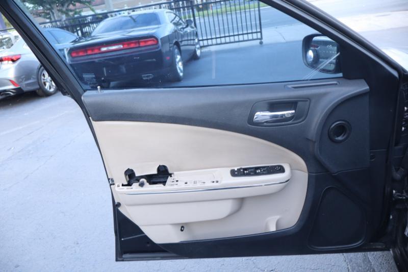 Dodge Charger SE 2011