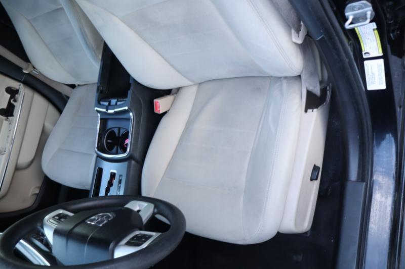 Dodge Charger SE 2011