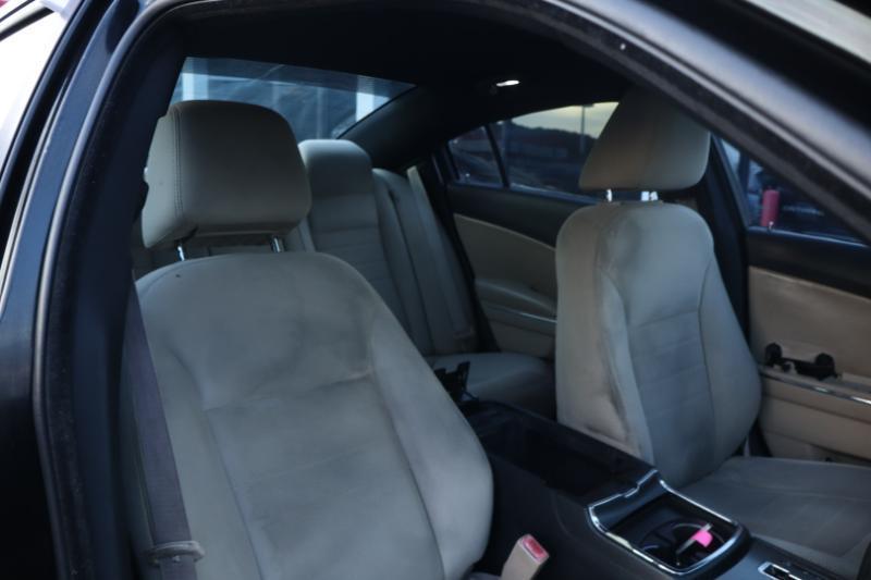 Dodge Charger SE 2011