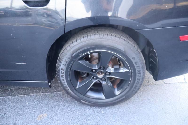 Dodge Charger SE 2011