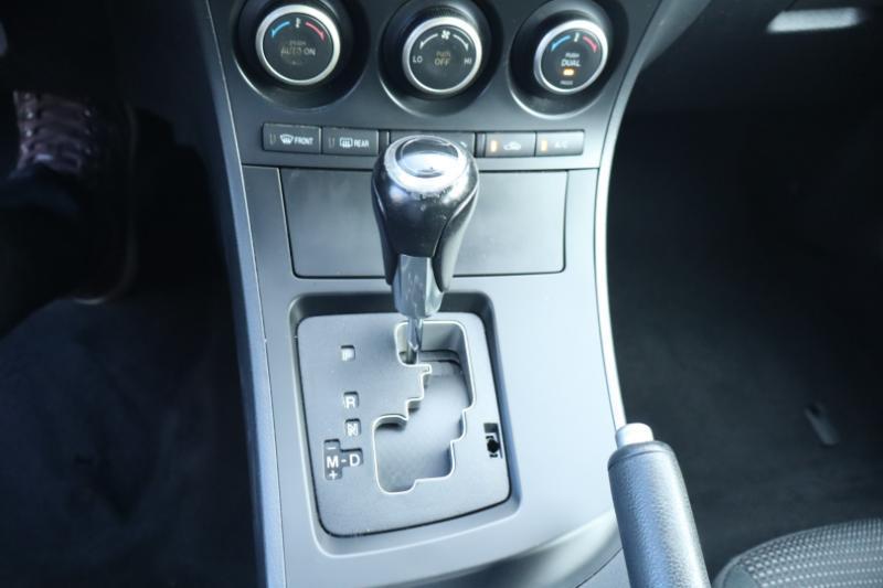 Mazda MAZDA3 i Touring AT 5-Door 2013