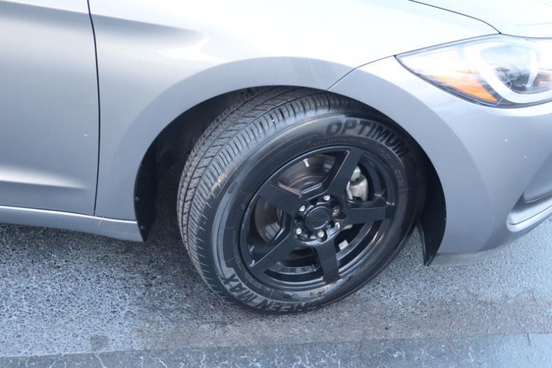 Hyundai Elantra SE 6AT 2018
