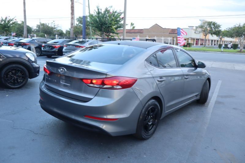 Hyundai Elantra SE 6AT 2018