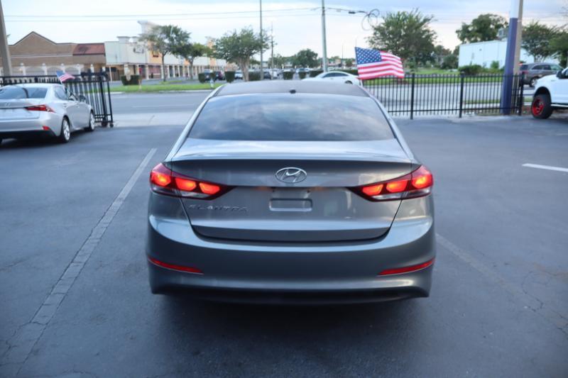 Hyundai Elantra SE 6AT 2018