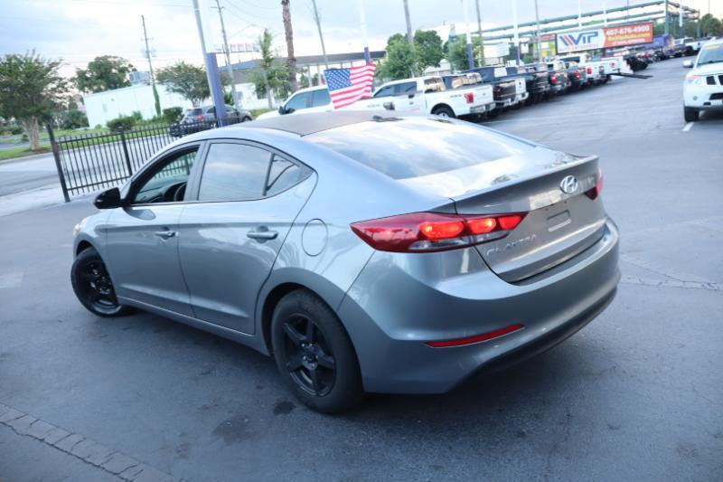 Hyundai Elantra SE 6AT 2018