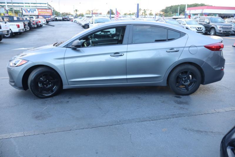 Hyundai Elantra SE 6AT 2018