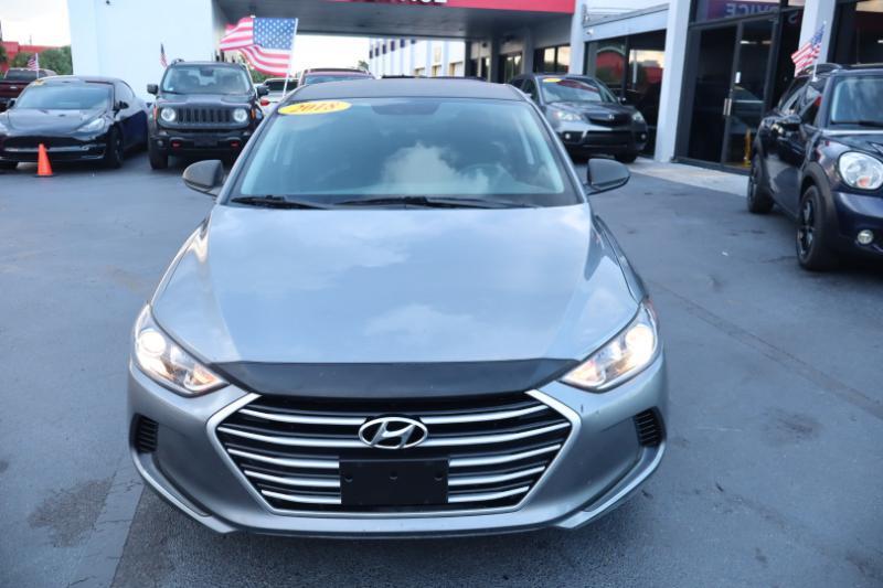 Hyundai Elantra SE 6AT 2018