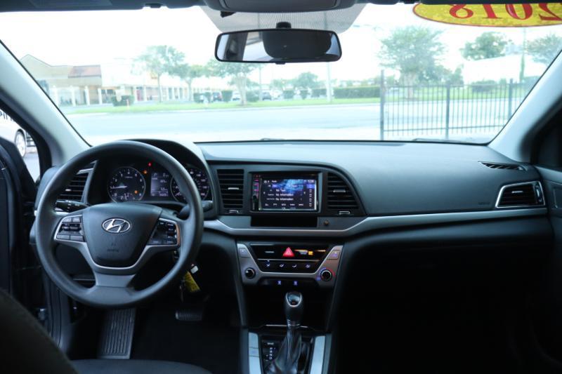 Hyundai Elantra SE 6AT 2018