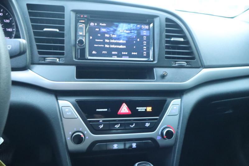 Hyundai Elantra SE 6AT 2018