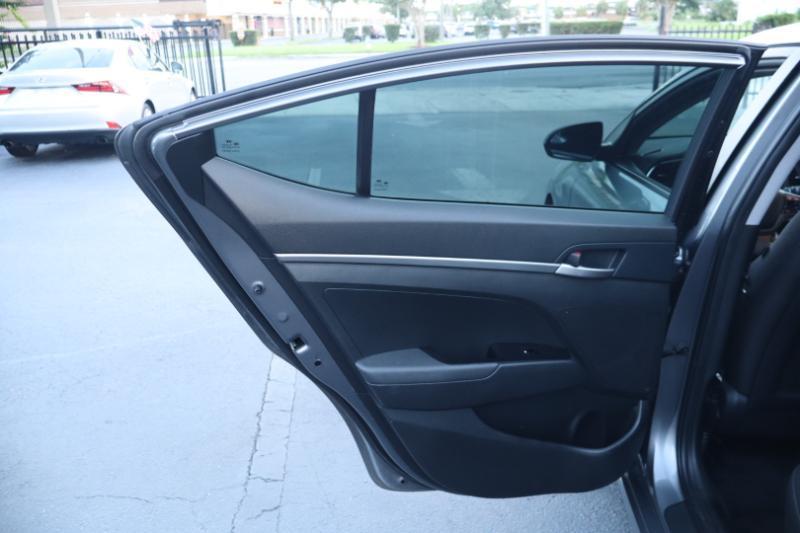 Hyundai Elantra SE 6AT 2018