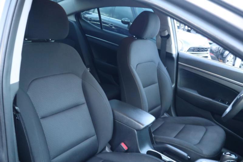 Hyundai Elantra SE 6AT 2018