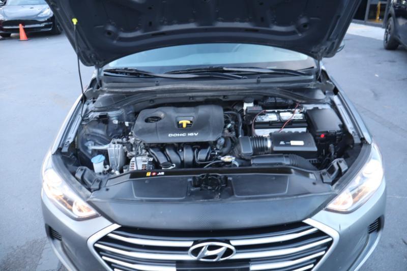 Hyundai Elantra SE 6AT 2018