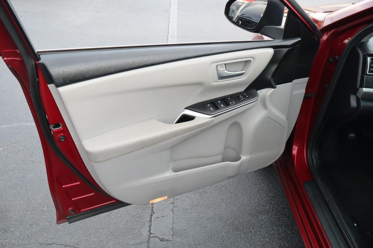 Toyota Camry 4dr Sdn I4 Auto SE w/Special Edition Pkg (Natl) 2016