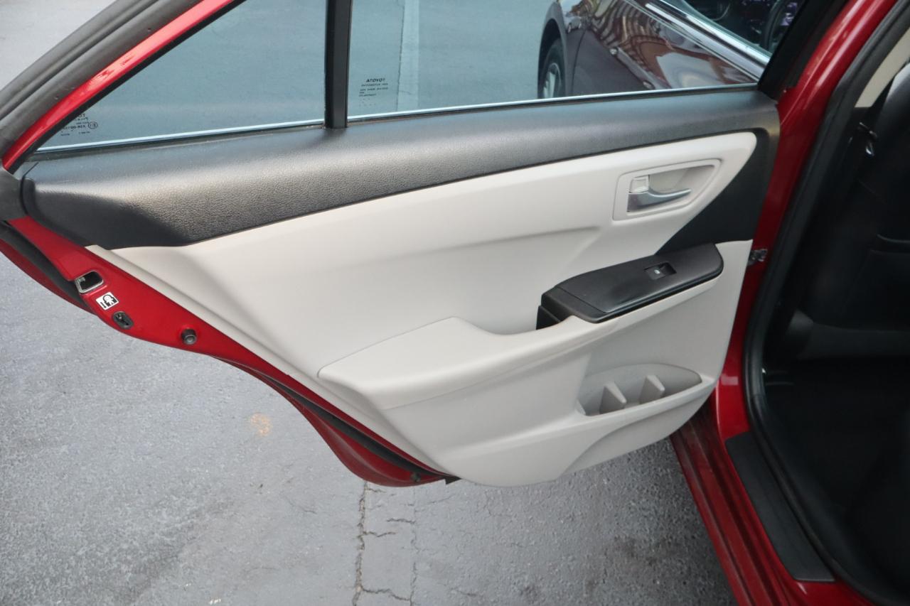 Toyota Camry 4dr Sdn I4 Auto SE w/Special Edition Pkg (Natl) 2016
