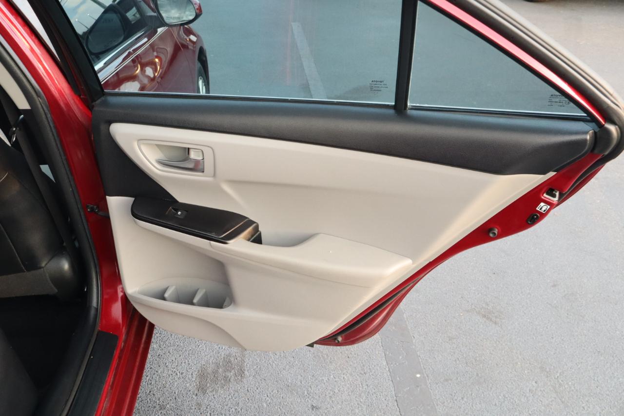 Toyota Camry 4dr Sdn I4 Auto SE w/Special Edition Pkg (Natl) 2016