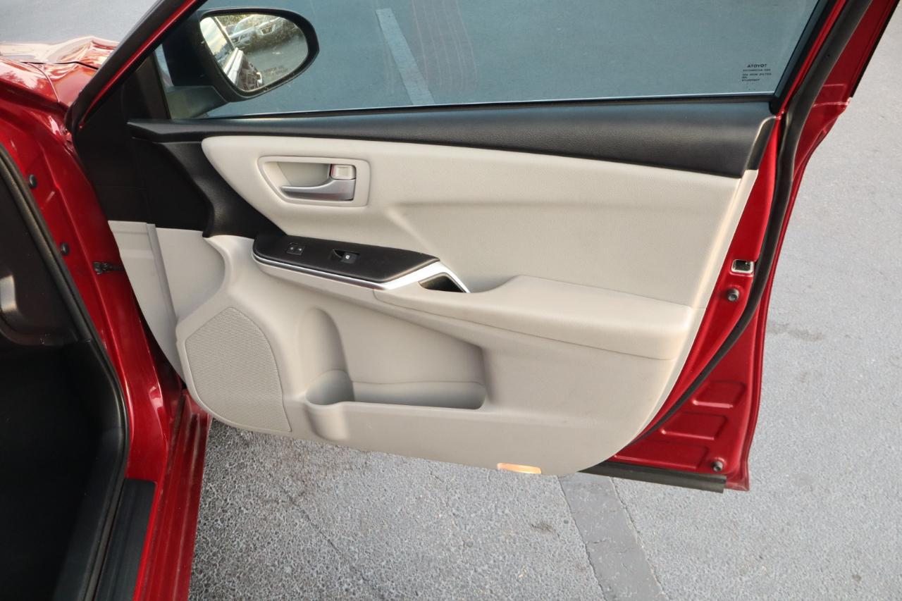 Toyota Camry 4dr Sdn I4 Auto SE w/Special Edition Pkg (Natl) 2016
